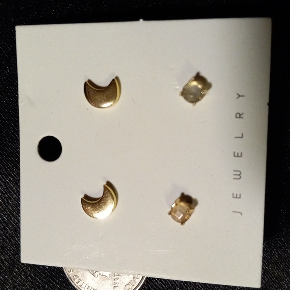 Two pairs of earrings. - Picture 2 of 3